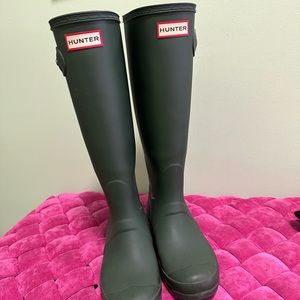 Gently used tall Hunter rain boots